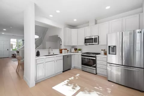 Kitchen - 101 Beacon St, Mountain View, CA 94040 photo 1 of 6