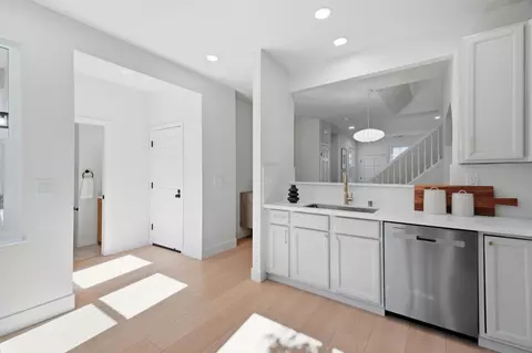 Entry Way - 101 Beacon St, Mountain View, CA 94040 photo 3 of 4