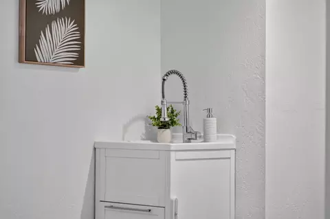 Bath - 836 Big Bend Dr, Pacifica, CA 94044 photo 6 of 6