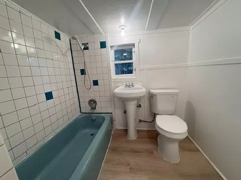 Bath - 104 Wilson Ave, Vallejo, CA 94590 photo 1 of 1