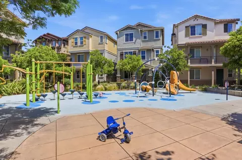 Exterior - 57 Regency Pl, Hayward, CA 94544 photo 3 of 4