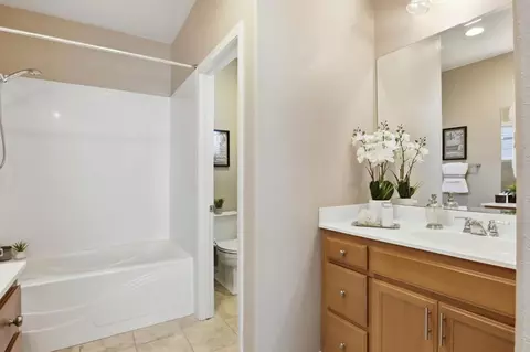 Bath - 57 Regency Pl, Hayward, CA 94544 photo 3 of 4
