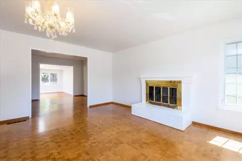 Living - 16 Malavear Ct, Pacifica, CA 94044 photo 3 of 7