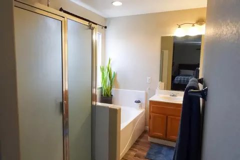 Bath - 972 San Gabriel, Soledad, CA 93960 photo 2 of 2