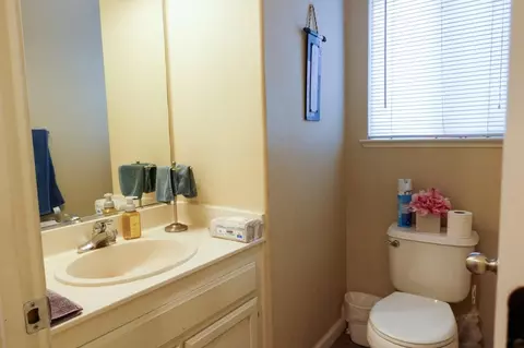 Bath - 972 San Gabriel, Soledad, CA 93960 photo 1 of 2