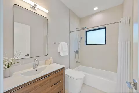 Bath - 1203 Farley St, Mountain View, CA 94043 photo 5 of 7