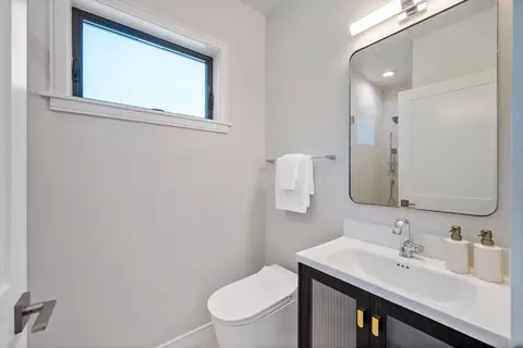 Bath - 1203 Farley St, Mountain View, CA 94043 photo 3 of 7