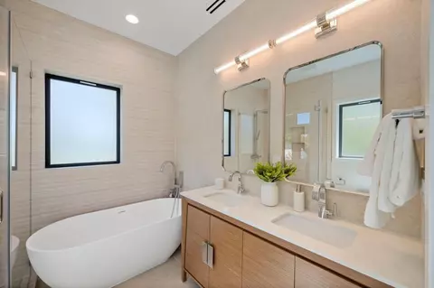 Bath - 1203 Farley St, Mountain View, CA 94043 photo 7 of 7