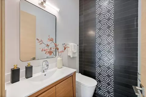 Bath - 1203 Farley St, Mountain View, CA 94043 photo 1 of 7