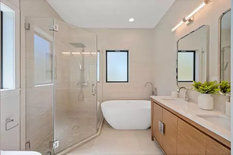 Bath - 1203 Farley St, Mountain View, CA 94043 photo 6 of 7