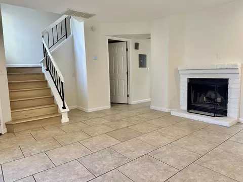 Living - 1108 Devonwood, Hercules, CA 94547 photo 2 of 5