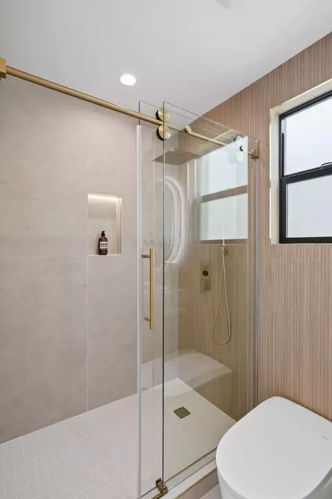 Bath - 563 23rd Ave, San Francisco, CA 94121 photo 2 of 6
