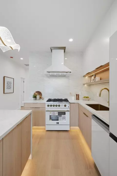 Kitchen - 563 23rd Ave, San Francisco, CA 94121 photo 5 of 7