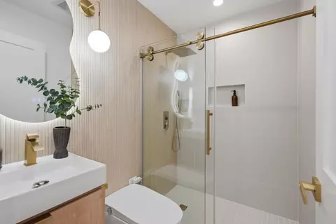 Bath - 563 23rd Ave, San Francisco, CA 94121 photo 5 of 6