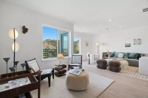 Living - 931 Fassler Ave, Pacifica, CA 94044 photo 7 of 8