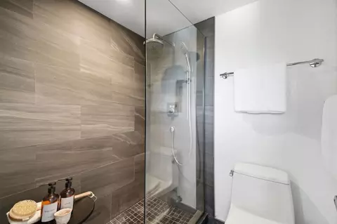 Bath - 931 Fassler Ave, Pacifica, CA 94044 photo 2 of 4