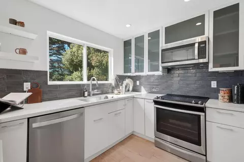 Kitchen - 931 Fassler Ave, Pacifica, CA 94044 photo 4 of 4