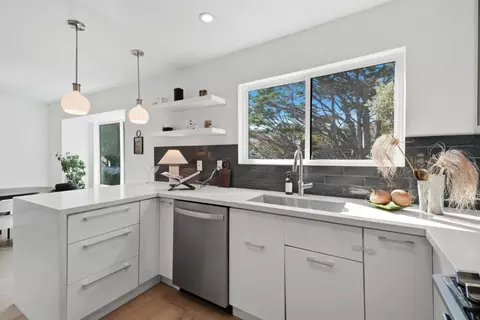 Kitchen - 931 Fassler Ave, Pacifica, CA 94044 photo 3 of 4