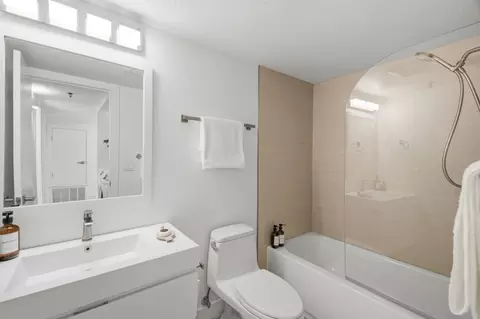 Bath - 931 Fassler Ave, Pacifica, CA 94044 photo 4 of 4