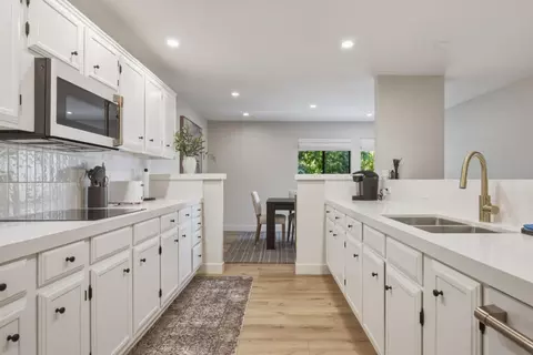 Kitchen - 41 Shepherds Knl, Pebble Beach, CA 93953 photo 2 of 4