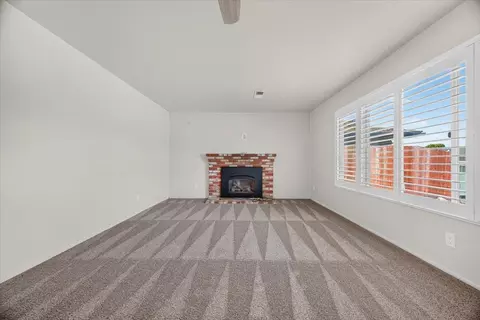 Living - 654 La Mesa Dr, Salinas, CA 93901 photo 2 of 3