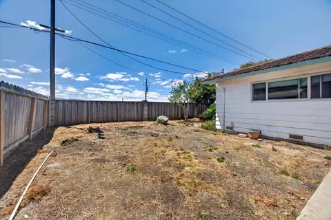 Exterior - 654 La Mesa Dr, Salinas, CA 93901 photo 2 of 2