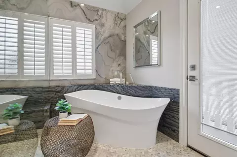 Bath - 316 Eagle Trace Dr, Half Moon Bay, CA 94019 photo 3 of 5
