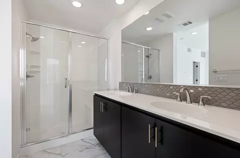 Bath - 6710 Optimum Loop, San Jose, CA 95119 photo 3 of 4