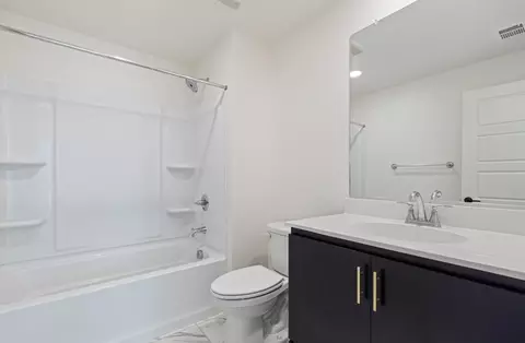 Bath - 6710 Optimum Loop, San Jose, CA 95119 photo 4 of 4