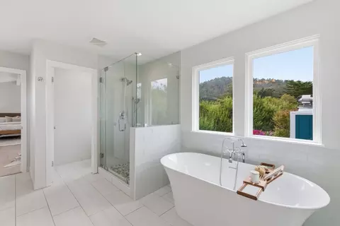 Bath - 1384 Peralta Rd, Pacifica, CA 94044 photo 2 of 4