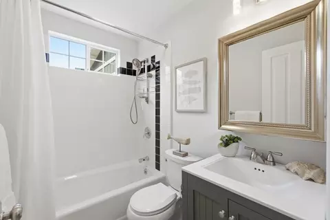 Bath - 1384 Peralta Rd, Pacifica, CA 94044 photo 4 of 4