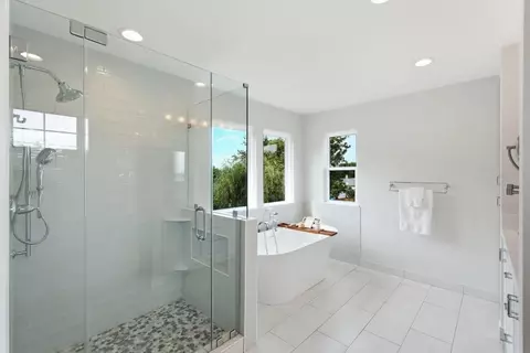 Bath - 1384 Peralta Rd, Pacifica, CA 94044 photo 1 of 4