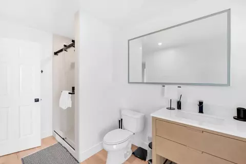 Bath - 3020 Three Springs Rd, San Jose, CA 95140 photo 10 of 10
