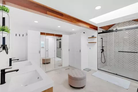 Bath - 3020 Three Springs Rd, San Jose, CA 95140 photo 2 of 10
