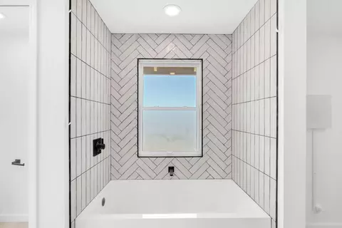 Bath - 3020 Three Springs Rd, San Jose, CA 95140 photo 6 of 10
