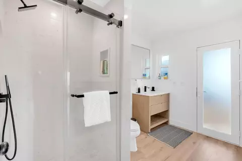 Bath - 3020 Three Springs Rd, San Jose, CA 95140 photo 9 of 10