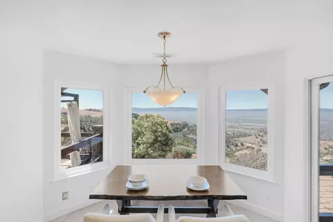 Dining - 3020 Three Springs Rd, San Jose, CA 95140 photo 2 of 10