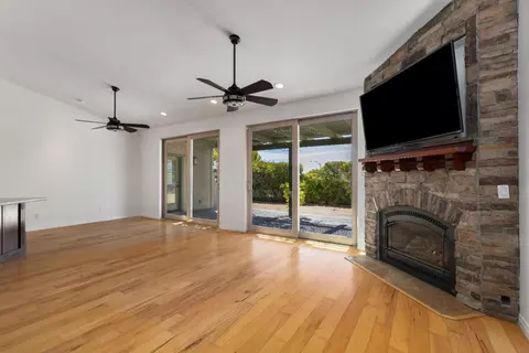 Living - 653 Red Cloud Rd, Paso Robles, CA 93446 photo 2 of 8