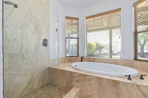 Bath - 653 Red Cloud Rd, Paso Robles, CA 93446 photo 2 of 5
