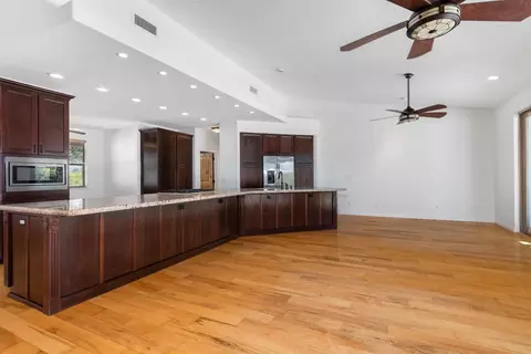 Living - 653 Red Cloud Rd, Paso Robles, CA 93446 photo 4 of 8