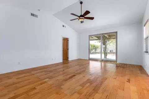 Living - 653 Red Cloud Rd, Paso Robles, CA 93446 photo 7 of 8