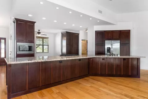 Kitchen - 653 Red Cloud Rd, Paso Robles, CA 93446 photo 2 of 6