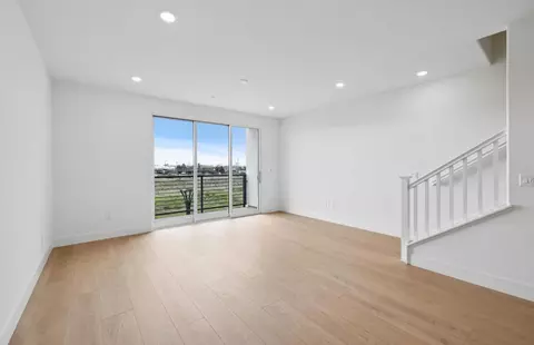 Living - 612 Chamise Way, Milpitas, CA 95035 photo 2 of 4