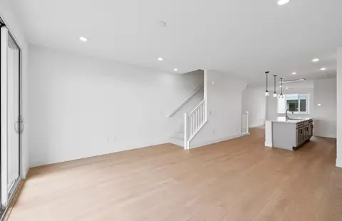 Living - 612 Chamise Way, Milpitas, CA 95035 photo 3 of 4