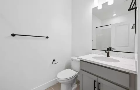 Bath - 612 Chamise Way, Milpitas, CA 95035 photo 9 of 11