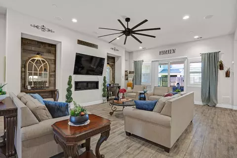 Living - 1367 Tannehill Dr, Manteca, CA 95337 photo 2 of 3