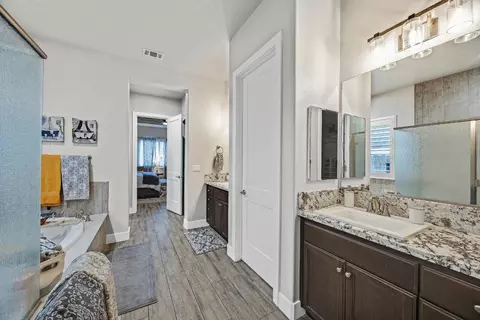 Entry Way - 1367 Tannehill Dr, Manteca, CA 95337 photo 4 of 5