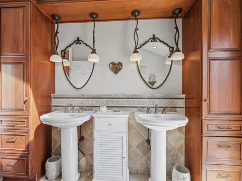 Bath - 4456 Merlin Way, Soquel, CA 95073 photo 6 of 7