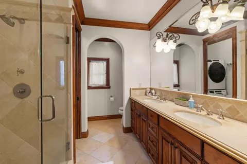 Bath - 10095 Pomo Pl, Gilroy, CA 95020 photo 5 of 5