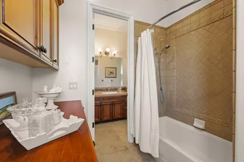 Bath - 10095 Pomo Pl, Gilroy, CA 95020 photo 4 of 5